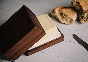 Butterdose aus Nussholz